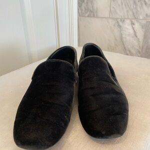 Vince. Womens  charcoal black loafers